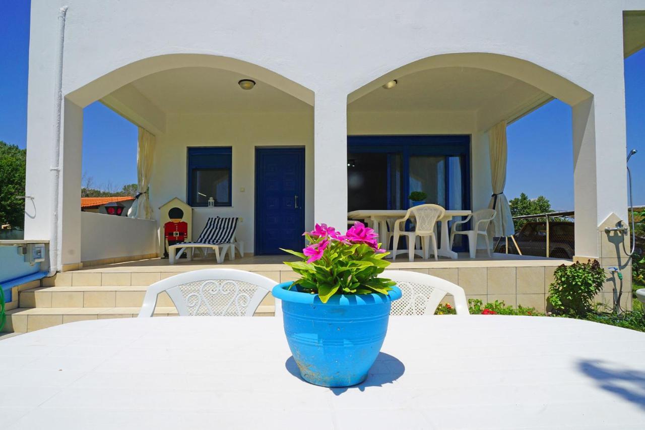 فيلا Dolphins House Paralia Avdhiron المظهر الخارجي الصورة